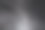 白色和灰色的烟雾在黑色的背景下图片下载