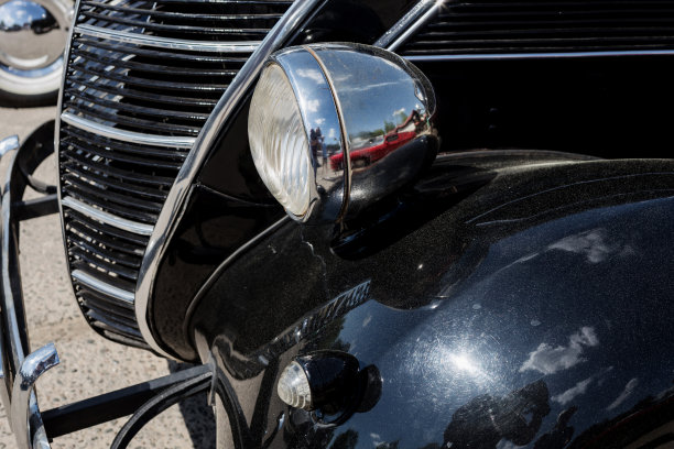 复古的汽车前灯。图片下载