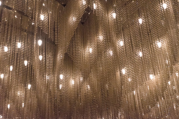 枝形吊灯巨大巨大，很多灯具酒店展览图片下载