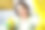 女人、自拍和清洁家用喷雾、肖像或微笑手套、社交媒体和化学品。快乐的网红女孩，照片和头像与产品在客厅阻止细菌图片下载