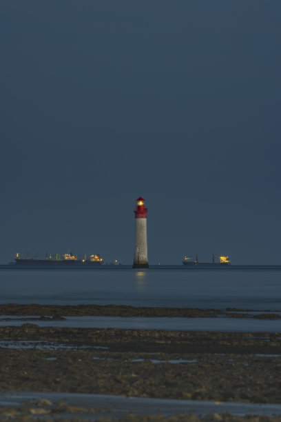 法国卢瓦尔群岛附近的法尔·德·肖维亚，有船开往拉罗谢尔图片下载