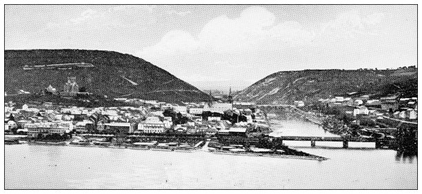 莱茵河地区的古色古香的旅游照片:宾根图片下载