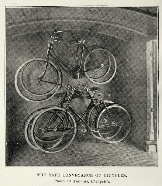 用火车车厢安全运送自行车，维多利亚时代，19世纪自行车的历史图片下载