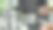 咖啡粉放在不锈钢勺子上，用手将烤好的咖啡倒入意式浓缩咖啡的杯子中，用设备数字称量工具。在家厨房煮咖啡。准备喝图片下载