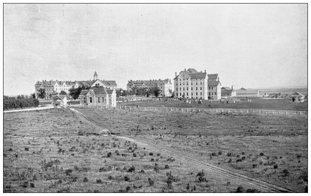 来自堪萨斯州劳伦斯的一张1898年的古董照片:哈斯凯尔研究所图片下载