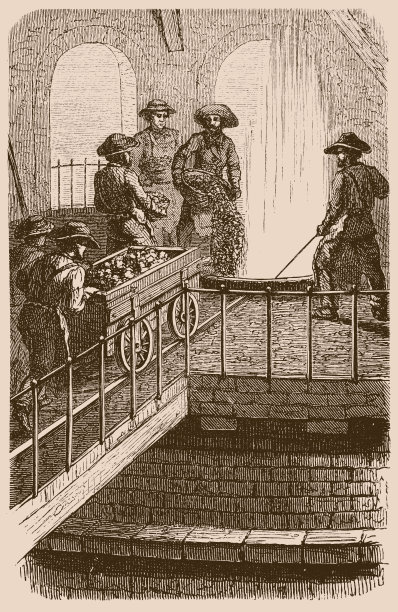 装满矿石和煤的高炉图片下载