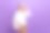 照片迷人的老妇人时髦的古奇眼镜手表你持有笔记本电脑控制质量在线隔离在紫罗兰色背景图片下载