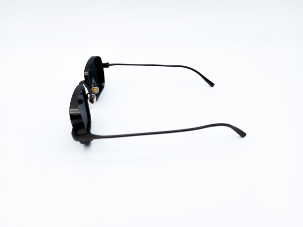 矩形黑色太阳镜侧视图图片下载