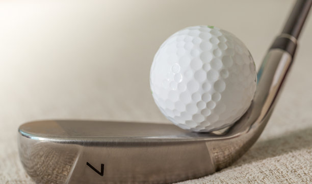 高尔夫球杆和高尔夫球图片下载