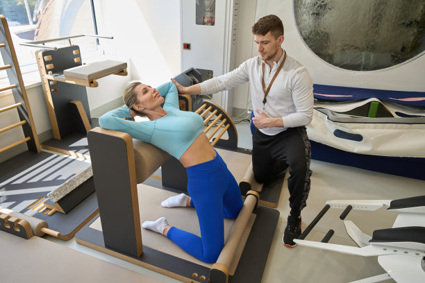 美女在健身中心的照片图片下载