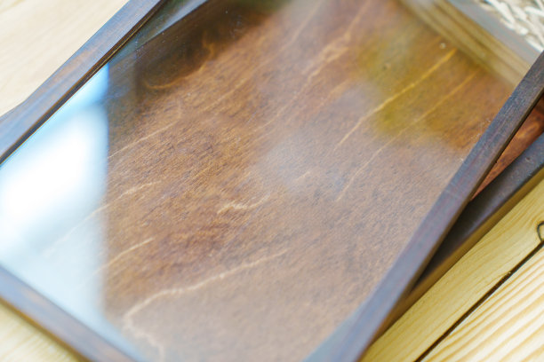 有玻璃盖的木制盒子，用来放漂亮的照片。图片下载