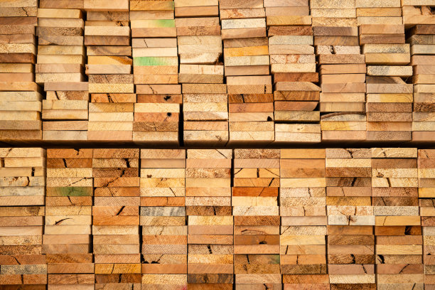 木头堆在仓库里，特写。木制工业背景图片下载