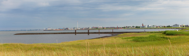 德国下萨克森州库克斯港海湾的夏季全景照片。北欧的城市海景。欧洲海滨小镇图片下载