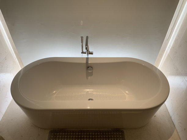 白色浴缸的特写照片图片下载