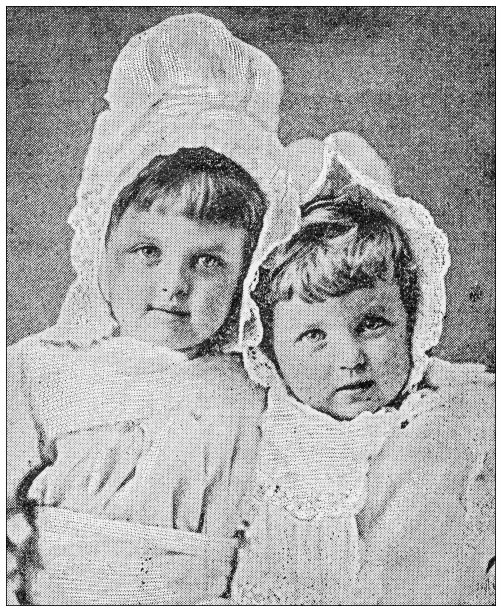 来自英国杂志的古董图片:兄弟姐妹图片下载