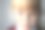 一个棕色眼睛戴着大眼镜的小女生的微距肖像。灰色的背景。从眉毛下面看。图片下载