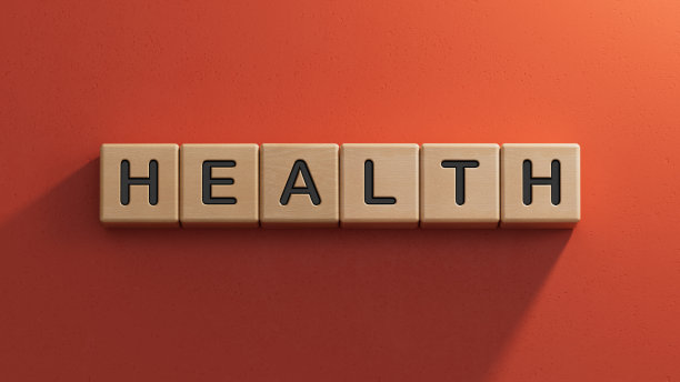 健康-医疗概念。木制的多维数据集。红色背景的3D渲染。图片下载