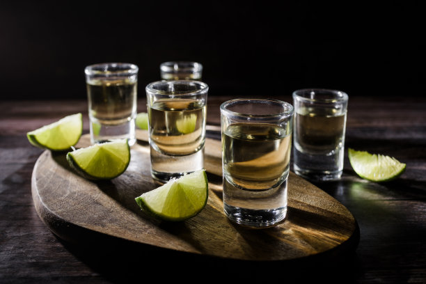 墨西哥龙舌兰酒加柠檬和盐图片下载