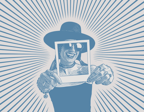 快乐的女人用即时照片装裱牙齿微笑图片下载