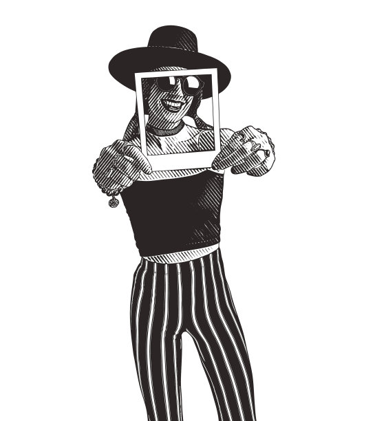 快乐的女人用即时照片装裱牙齿微笑图片下载