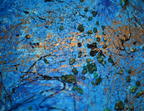 画布上的蓝色装饰与绿色的石头和金色的闪光抽象艺术背景图片下载