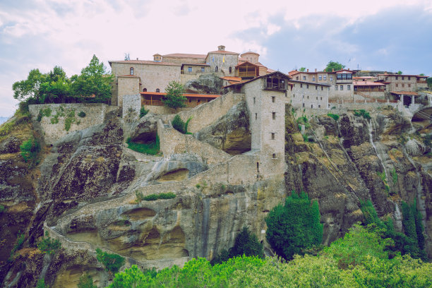 希腊共和国迈特拉市。山脉和礼拜场所，教堂和神社。12. 2019年9月。旅行的照片。图片下载
