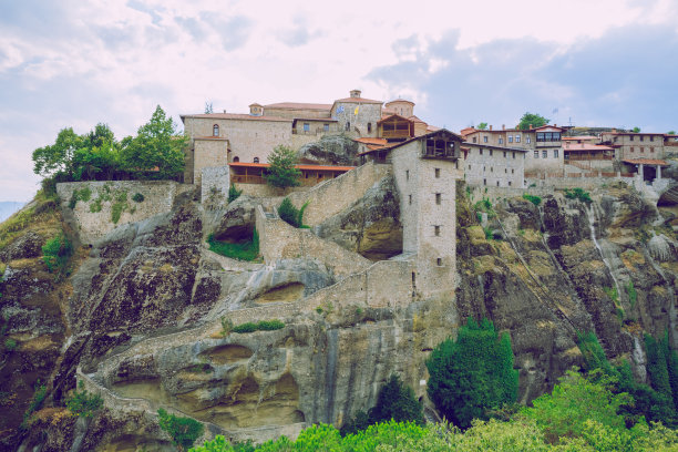 希腊共和国迈特拉市。山脉和礼拜场所，教堂和神社。12. 2019年9月。旅行的照片。图片下载