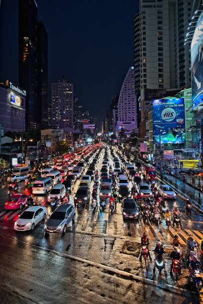 曼谷夜间的交通状况图片下载