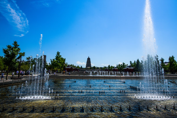 大雁塔美丽的喷泉图片下载