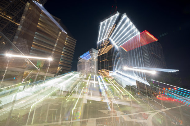 长曝光夜间照片快速缩小效果迈阿密市中心城市景观和地铁车站图片下载