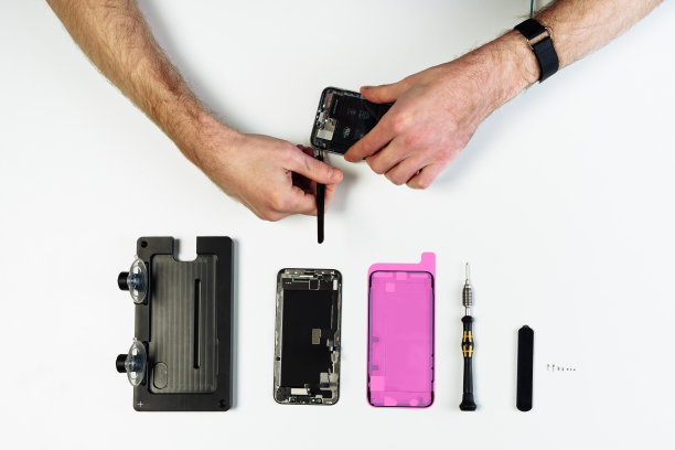 坏电话修理拆卸零件平整放置图片下载