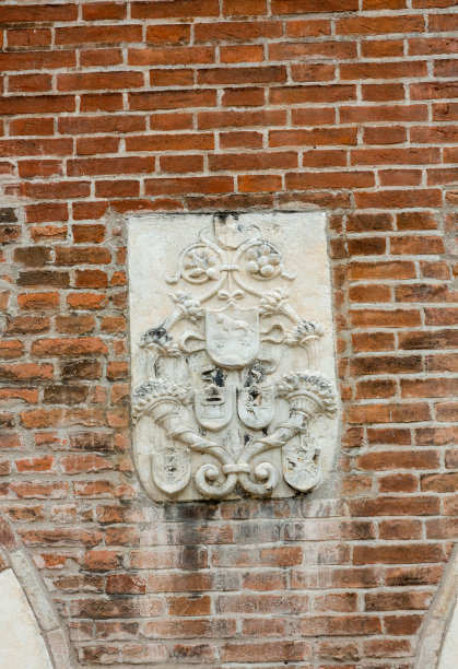 维罗纳Mercatorum酒店墙上的盾形纹章。意大利图片下载