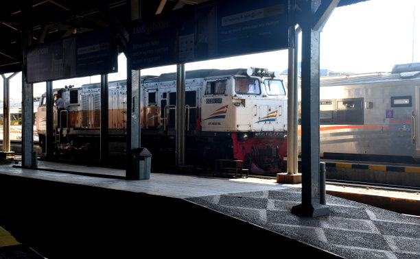 官员管理铁路交通图片下载