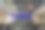 在维也纳中央火车站，人们爬楼梯和自动扶梯，而乘客们则蜂拥着去赶火车。图片下载