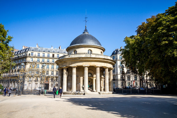 巴黎 - 2019年9月10日：蒙索公园罗通达图片下载