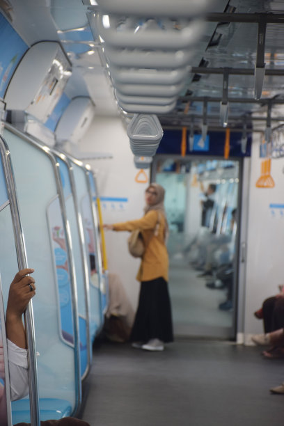 在捷运列车内图片下载