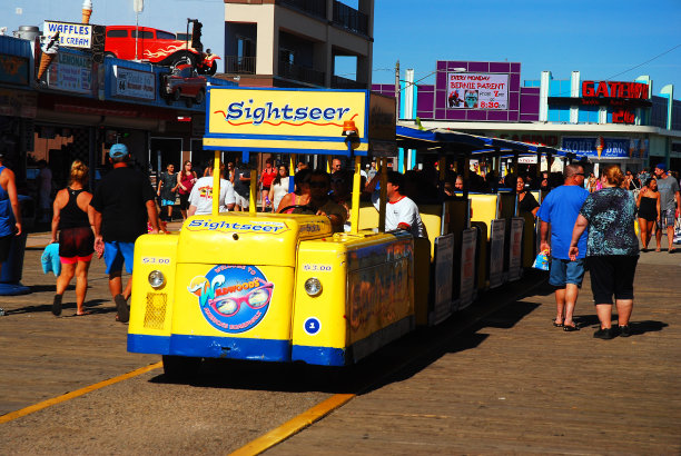 野德伍德木板路上的有轨电车图片下载