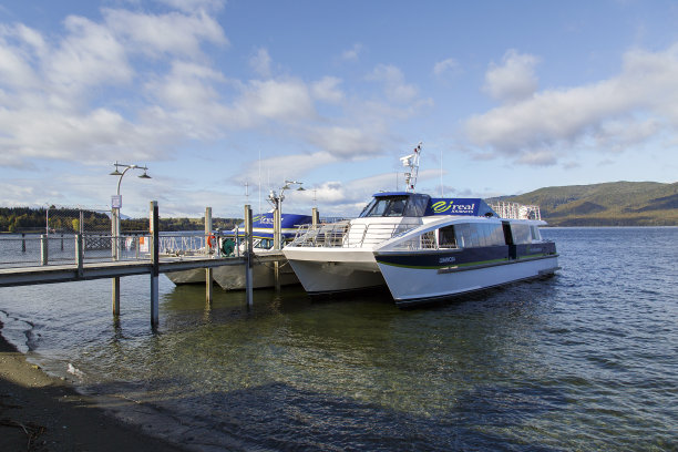 真正的旅程游船在湖马纳波里-特阿瑙图片下载