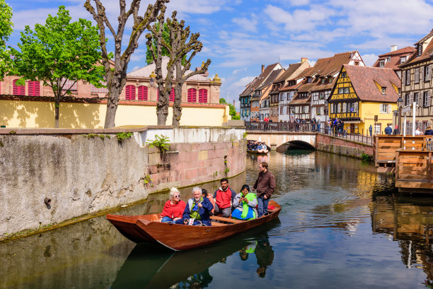 令人惊叹的彩色传统半木房子科尔马老城图片下载