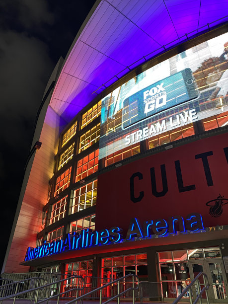 夜景照片美国航空竞技场市中心迈阿密图片下载