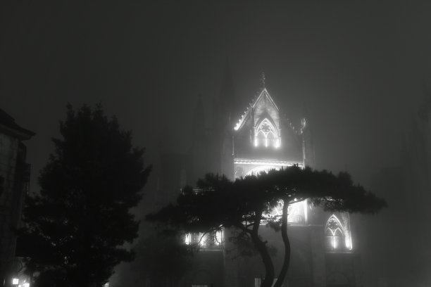 越南巴那山上的法国乡村旅馆和游乐园图片下载