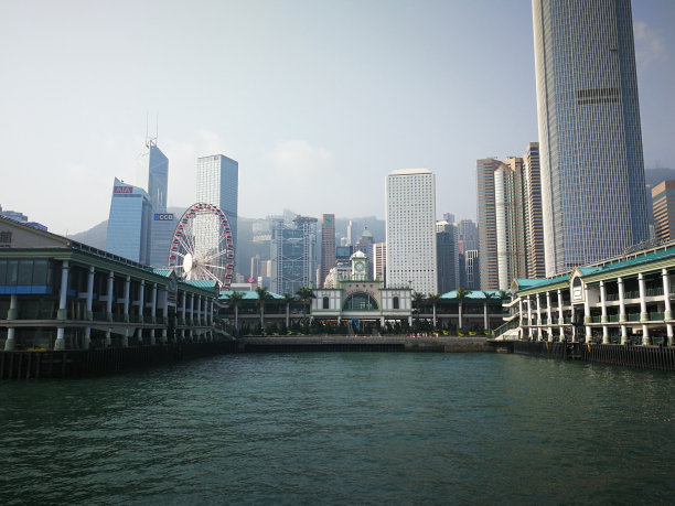 2018年3月16日，从海边俯瞰中央码头图片下载