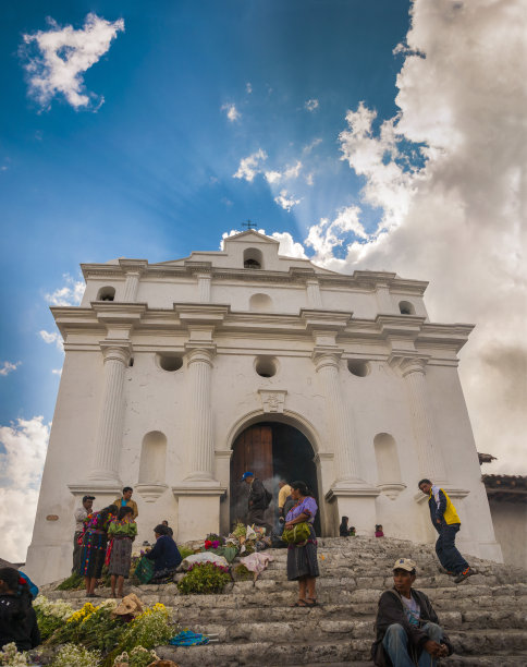 1540年在危地马拉Chichicastenango建立的圣tomás教区教堂。图片下载