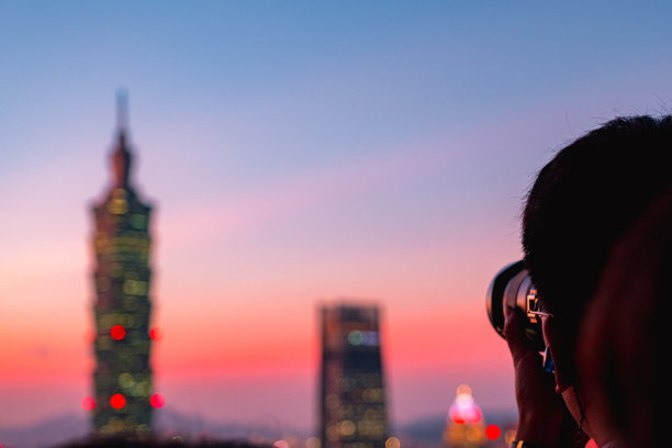 黄昏市景，台北101瞭望塔等建筑，台湾。图片下载