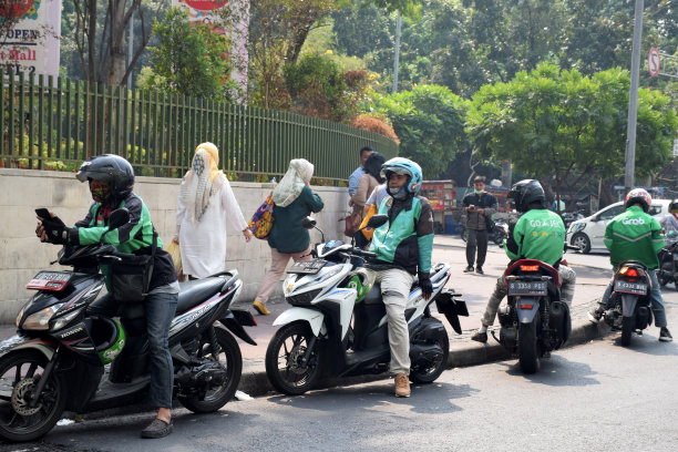 Ojek，雅加达的在线摩托车运输图片下载