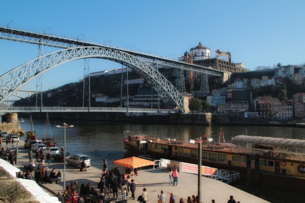 杜罗河上有典型的葡萄牙船，叫拉伯罗斯图片下载