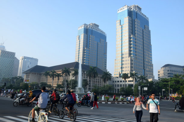 周日上午在印尼银行大楼图片下载