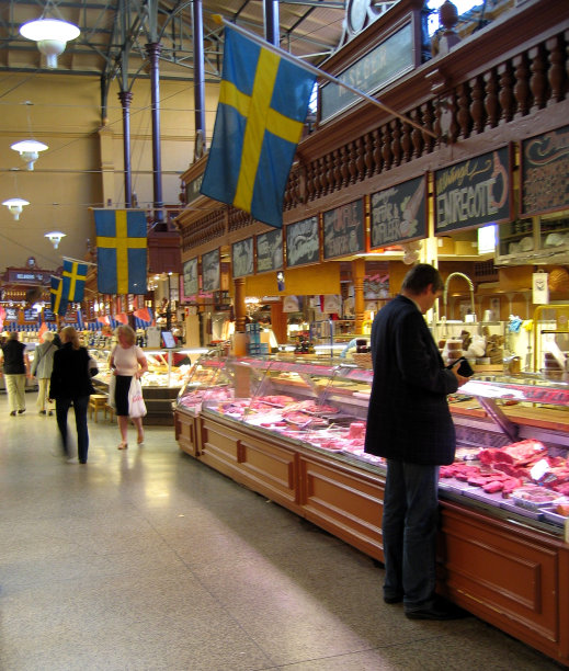 瑞典斯德哥尔摩室内市场的肉摊图片下载