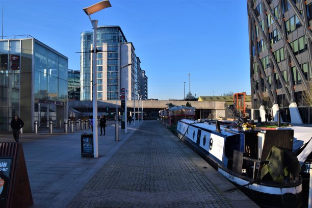 帕丁顿伦敦运河边的白天图片下载