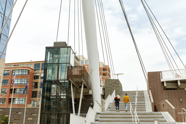 科罗拉多州丹佛市公共公园的千禧桥图片下载